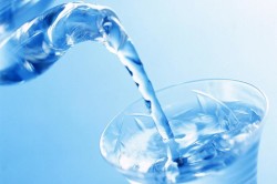 2 л воды в день - один из принципов диеты Надежды Бабкиной