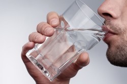 Употребление 2 л воды при бананово-молочной диете Употребление 2 л воды при бананово-молочной диете